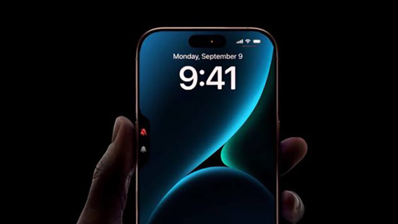 iPhone 17 Pro 动态岛缩窄曝光!保护贴实锤新旧机型差异